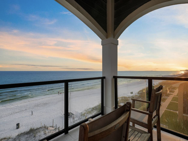 Beachfront Luxury Six Bedroom Vacation Rental in Destin with Rooftop Pool